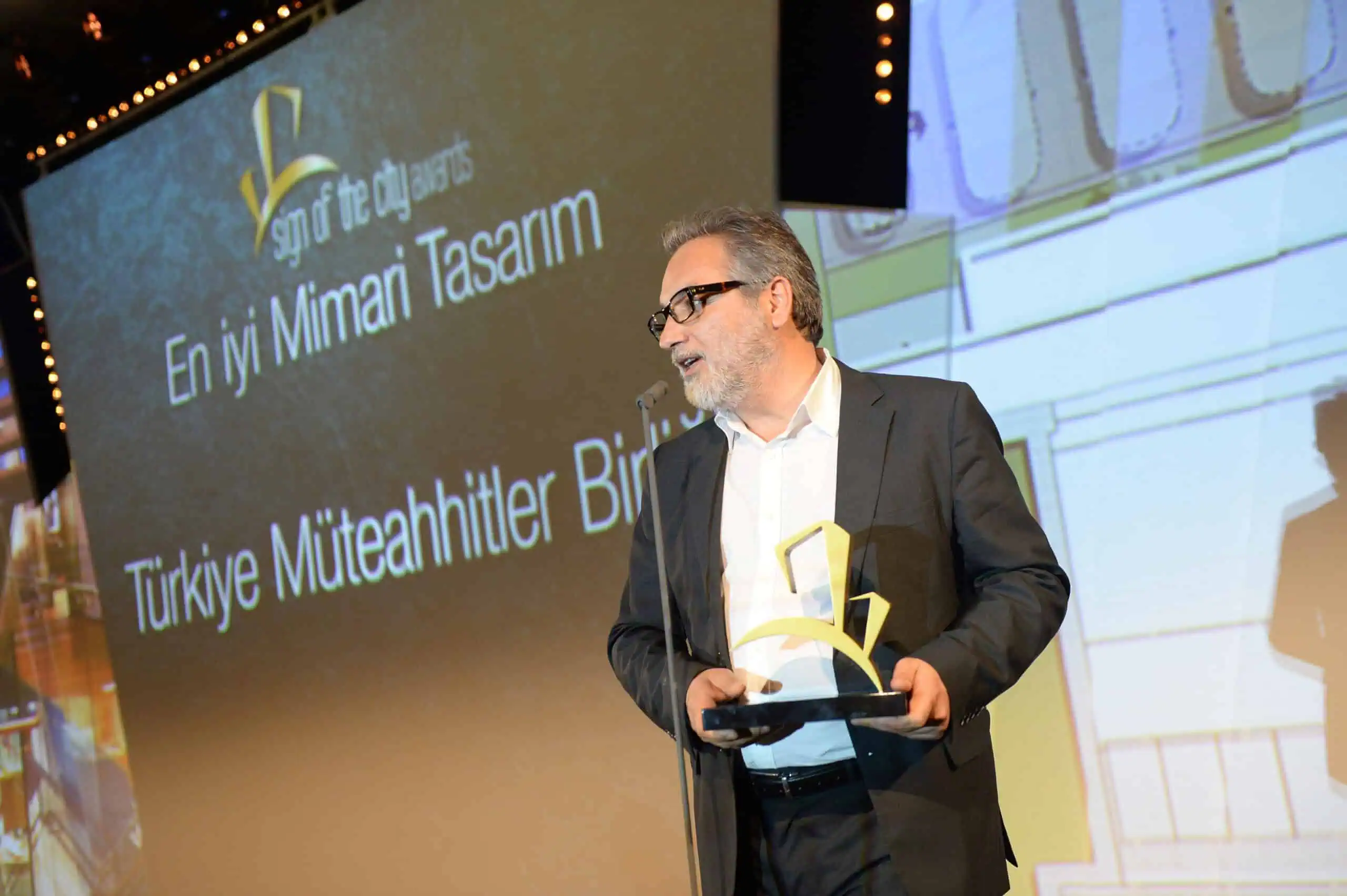 Turkish Contractors Association Building won “ The Best Architectural Project” award  in Sign of the City Awards